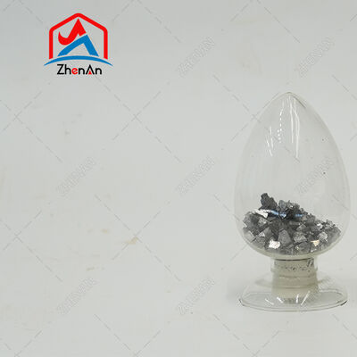 Fe ভ্যানাডিয়াম ৭০ গ্রেড ব্রিকুয়েট গাঢ় রূপালী যা স্বয়ংচালিত গিয়ার স্টিল এবং শ্যাফ্ট উৎপাদনে ব্যবহৃত হয়